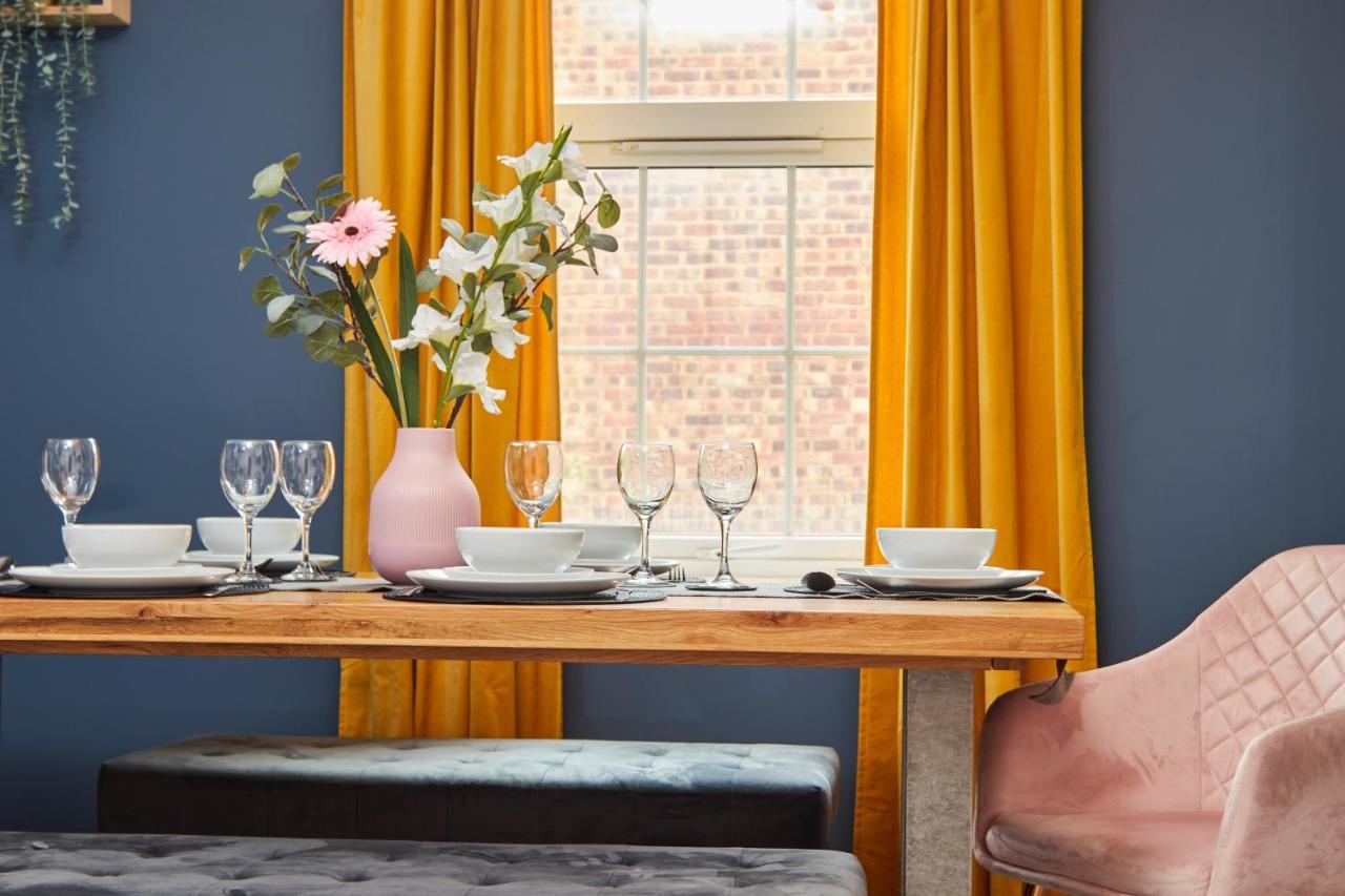 Fantastic Central Stratford Two Bedroom Apartment By Purestay Short Lets & Serviced Accommodation With Parking Exterior foto