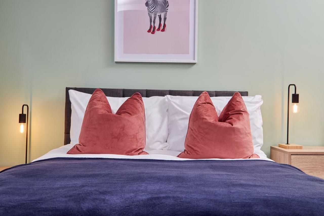 Fantastic Central Stratford Two Bedroom Apartment By Purestay Short Lets & Serviced Accommodation With Parking Exterior foto