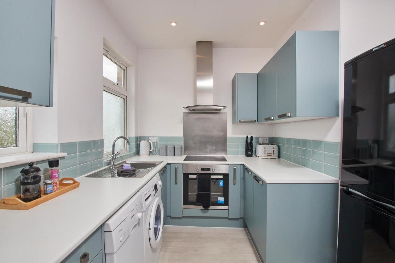 Fantastic Central Stratford Two Bedroom Apartment By Purestay Short Lets & Serviced Accommodation With Parking Exterior foto