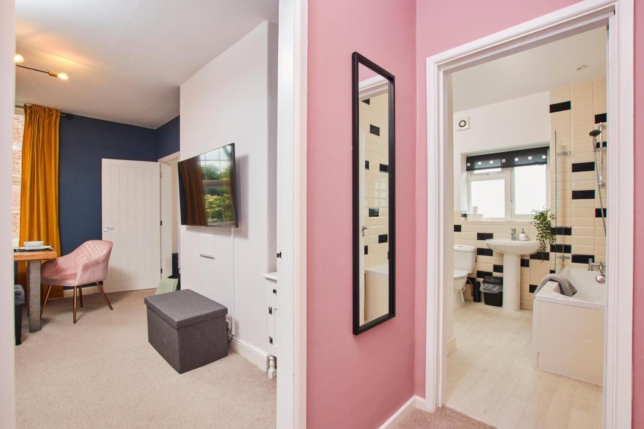 Fantastic Central Stratford Two Bedroom Apartment By Purestay Short Lets & Serviced Accommodation With Parking Exterior foto