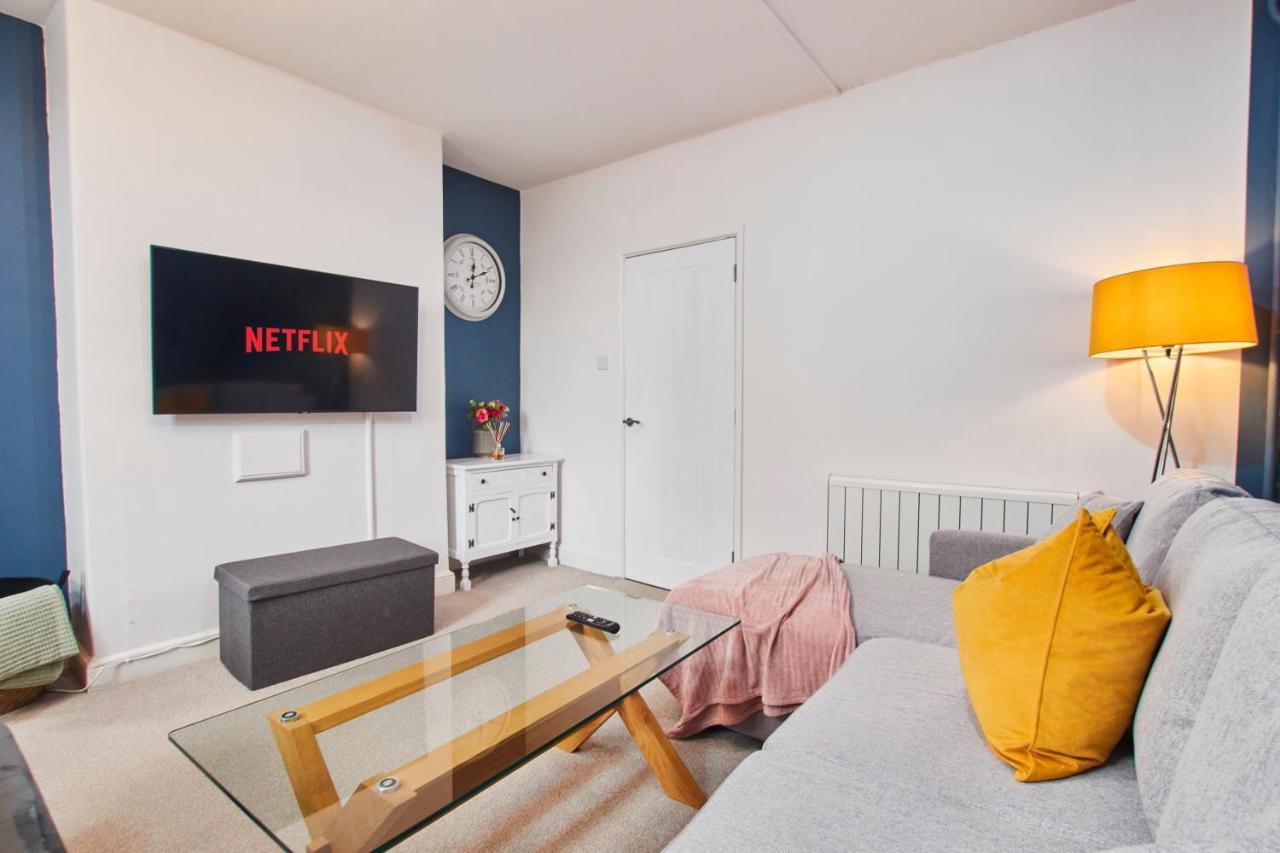 Fantastic Central Stratford Two Bedroom Apartment By Purestay Short Lets & Serviced Accommodation With Parking Exterior foto