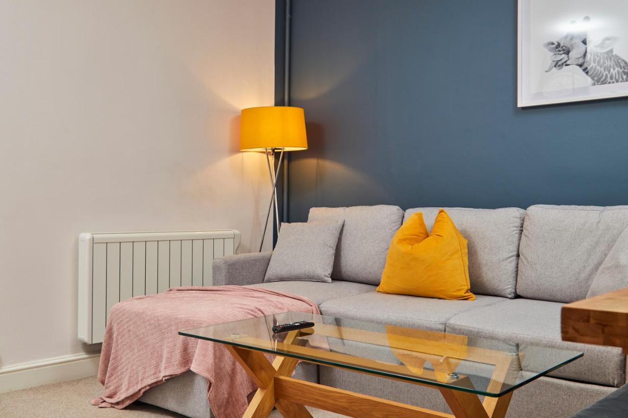 Fantastic Central Stratford Two Bedroom Apartment By Purestay Short Lets & Serviced Accommodation With Parking Exterior foto