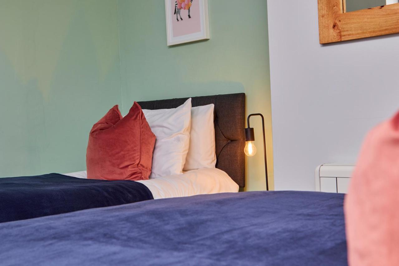 Fantastic Central Stratford Two Bedroom Apartment By Purestay Short Lets & Serviced Accommodation With Parking Exterior foto